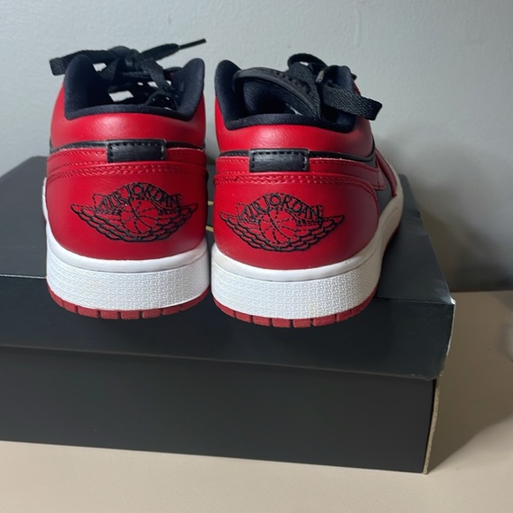 Jordan 1 low Sz 7.5 used - Picture 4 of 4